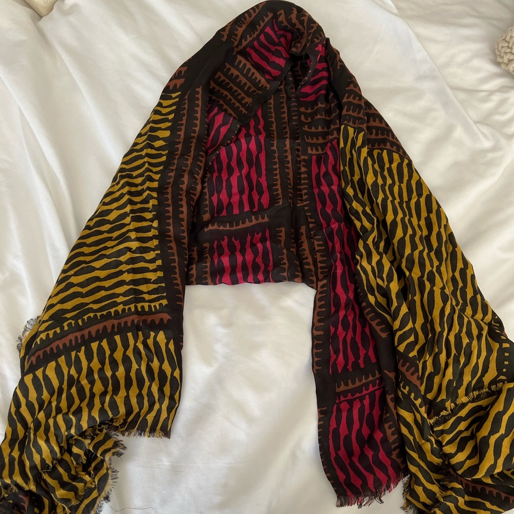 Beautiful authentic Burberry scarf.
